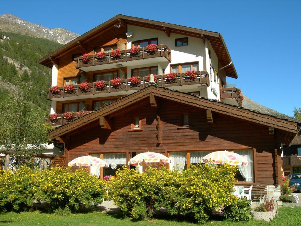 Adler 2* Saas-Grund